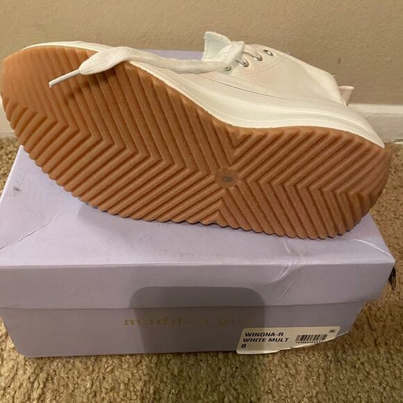 Madden Girl Winona  - Picture 3 of 6